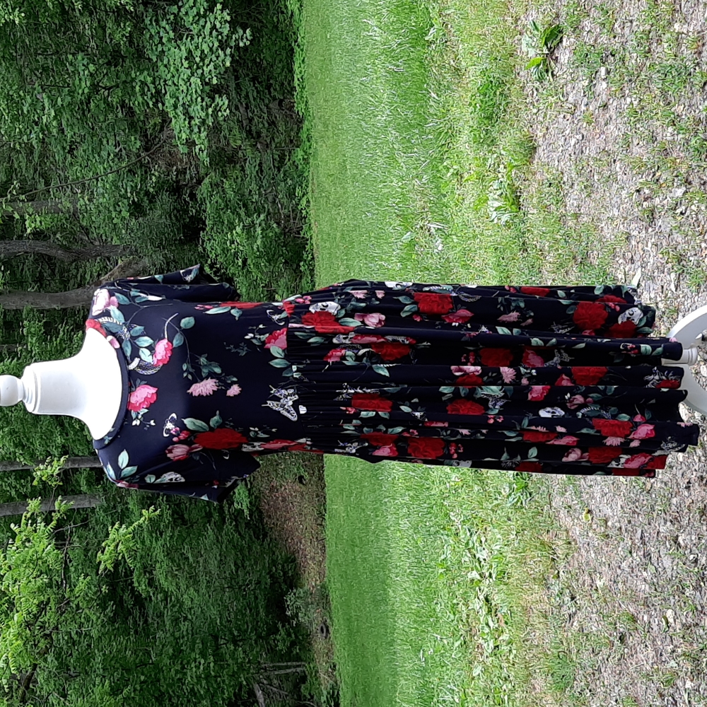 Torrid soft knit black floral skull 💀 print maxi dress size 1 in torrid